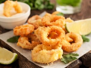 Fried calamari Lightly breaded calamari, seasoned and fried, served with lemon juice and spicy  cocktail sauce.